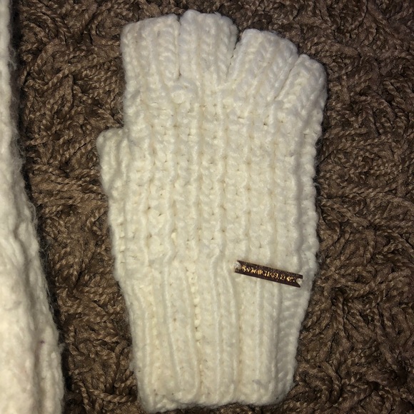 Michael Kors Knit Scarf and Gloves - Picture 3 of 4